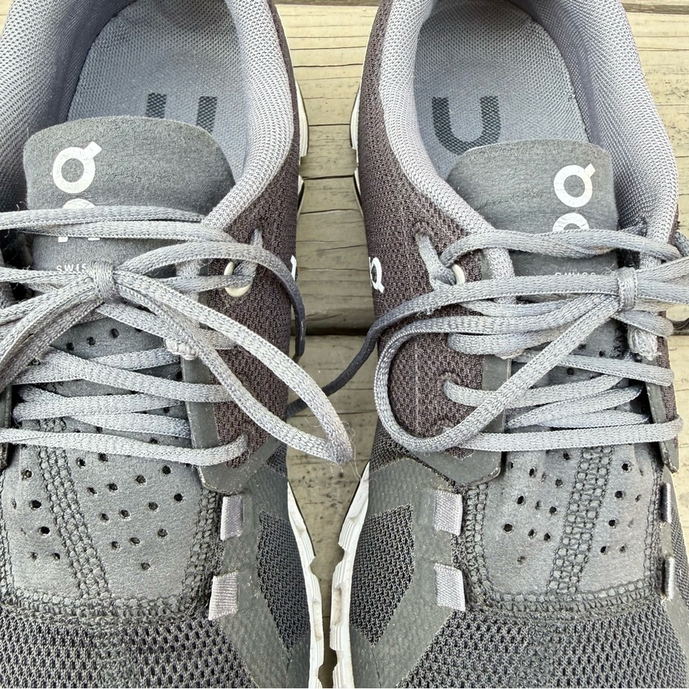ON Running Cloud 6 Running Shoes in Black and White size 8.5 - Picture 6 of 16